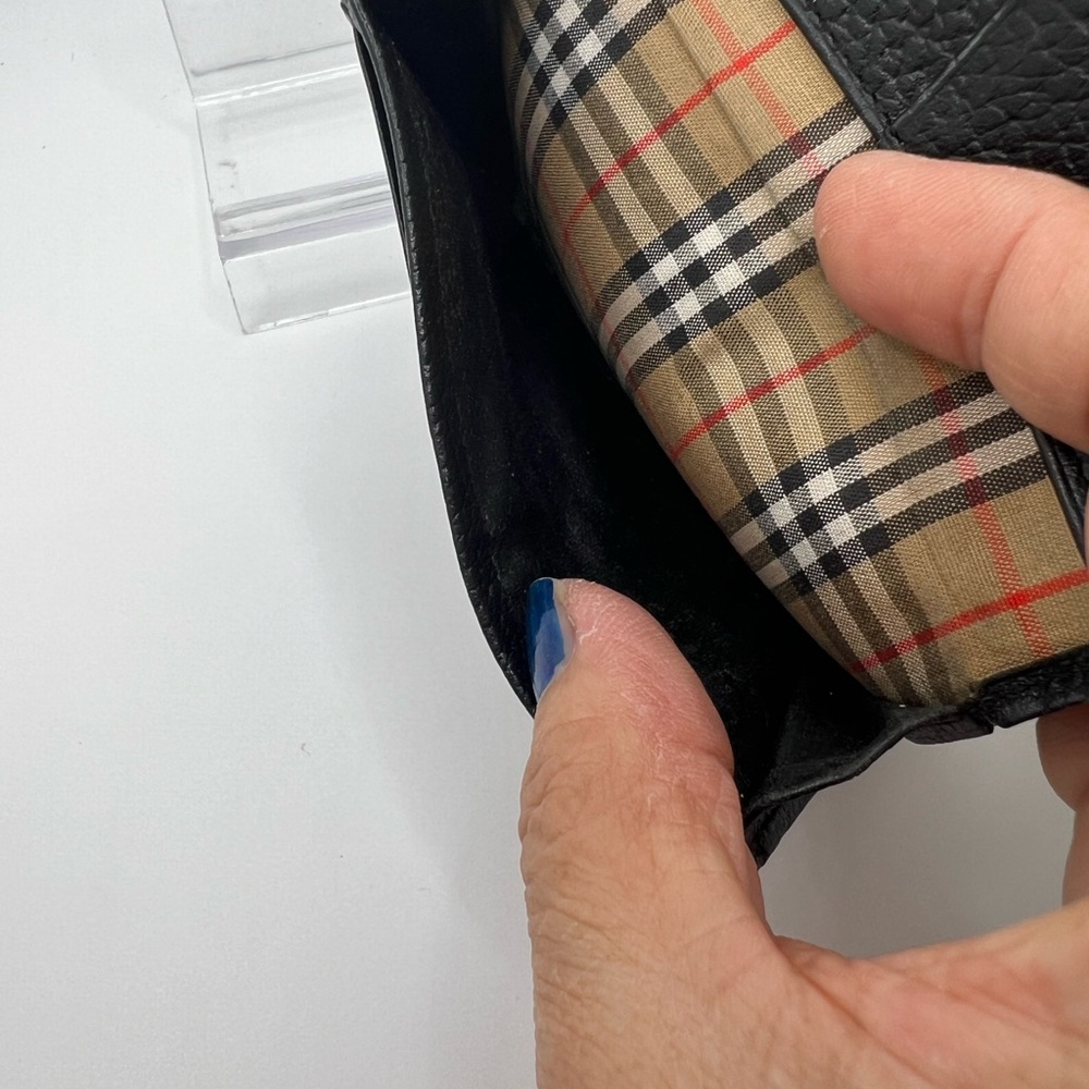 GUC Burberry Black Leather Card Holder - Picture 6 of 6